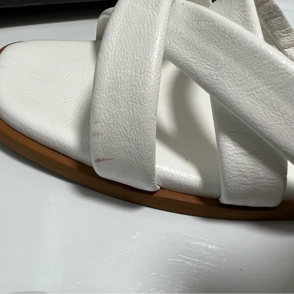 Vince Camuto Sandal - Picture 4 of 4